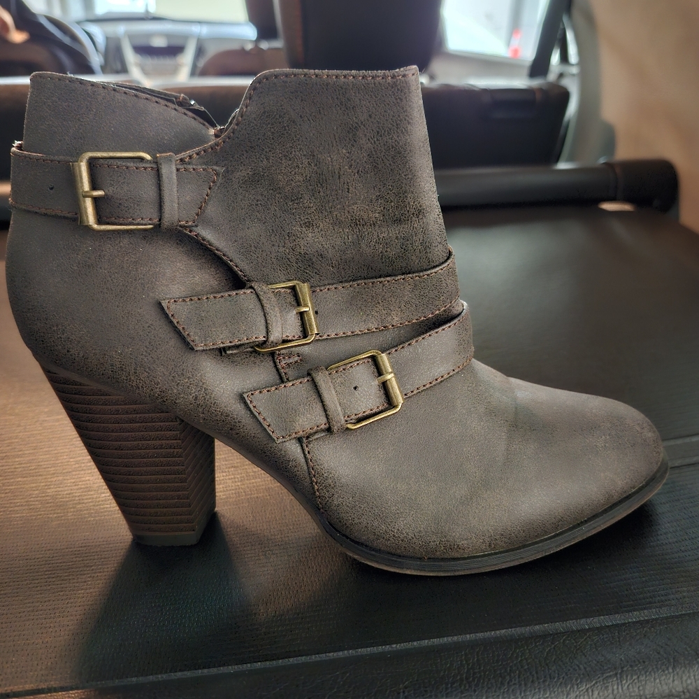 Stylish Brown Ankle Boots with Buckle Straps